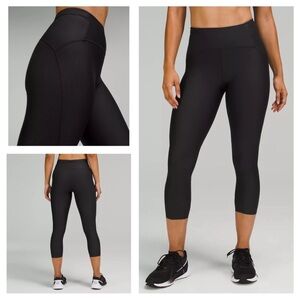 NWT Lululemon Athletica Senseknit Running HighRise
Crop 23" In Black Size 4
